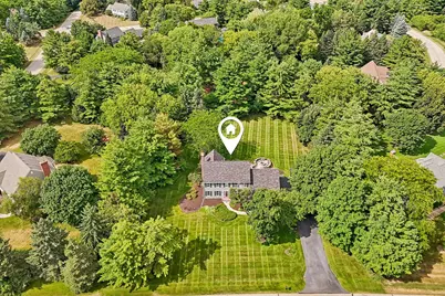 237  Hickory Dr, Delafield, WI 53018 - Photo 4