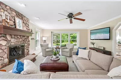 237  Hickory Dr, Delafield, WI 53018 - Photo 20
