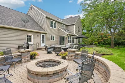 237  Hickory Dr, Delafield, WI 53018 - Photo 10