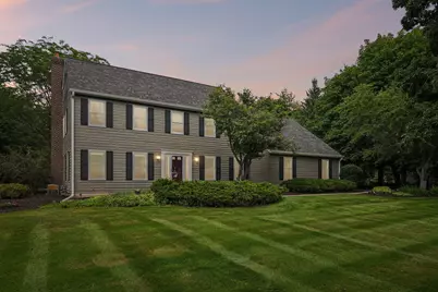 237  Hickory Dr, Delafield, WI 53018 - Photo 2