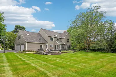 237  Hickory Dr, Delafield, WI 53018 - Photo 6