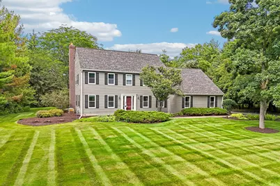 237  Hickory Dr, Delafield, WI 53018 - Photo 1