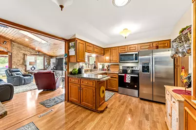3650 S Wollmer Rd, Greenfield, WI 53228 - Photo 8
