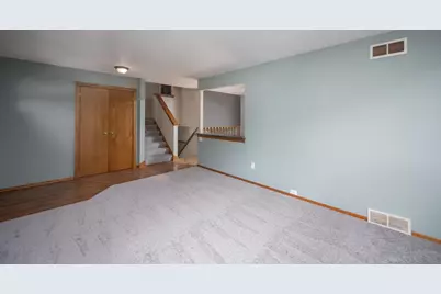 7601 S Manor Ave, Oak Creek, WI 53154 - Photo 12