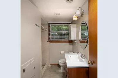 7601 S Manor Ave, Oak Creek, WI 53154 - Photo 20