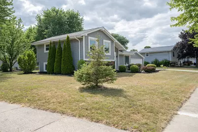 7601 S Manor Ave, Oak Creek, WI 53154 - Photo 24