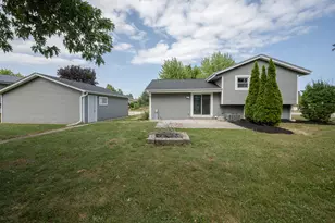 7601 S Manor Ave, Oak Creek, WI 53154 - Photo 26