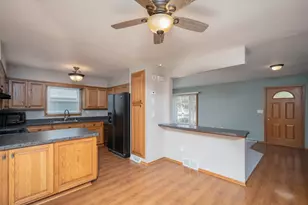 7601 S Manor Ave, Oak Creek, WI 53154 - Photo 6
