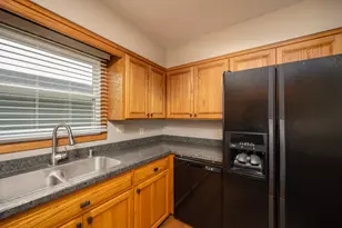 7601 S Manor Ave, Oak Creek, WI 53154 - Photo 30