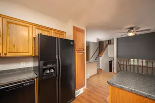 7601 S Manor Ave, Oak Creek, WI 53154 - Photo 8