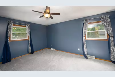 7601 S Manor Ave, Oak Creek, WI 53154 - Photo 14