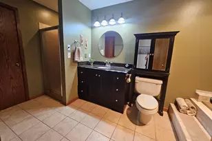 6461 S Crabapple Ct, Oak Creek, WI 53154 - Photo 16