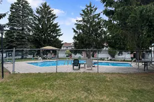 N16W5393 Garfield Ct, Cedarburg, WI 53012 - Photo 20