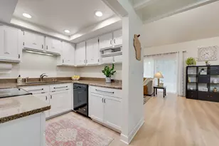 N16W5393 Garfield Ct, Cedarburg, WI 53012 - Photo 6