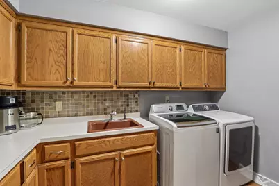 803  Knollwood Ct, Waukesha, WI 53188 - Photo 14