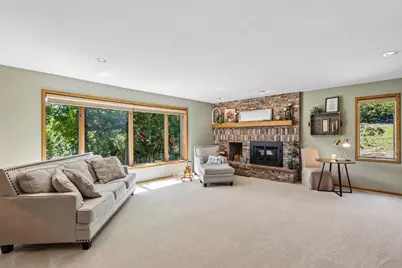 803  Knollwood Ct, Waukesha, WI 53188 - Photo 8
