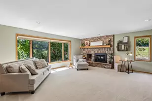 803 Knollwood Ct, Waukesha, WI 53188 - Photo 8