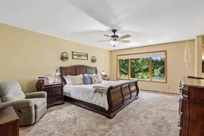 803  Knollwood Ct, Waukesha, WI 53188 - Photo 22