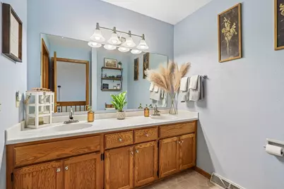 803  Knollwood Ct, Waukesha, WI 53188 - Photo 18