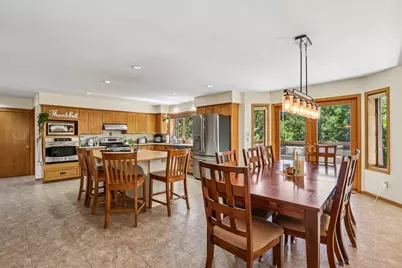 803  Knollwood Ct, Waukesha, WI 53188 - Photo 10