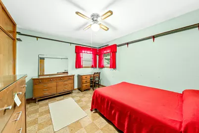 916 S 120th St, West Allis, WI 53214 - Photo 16