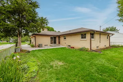 916 S 120th St, West Allis, WI 53214 - Photo 8