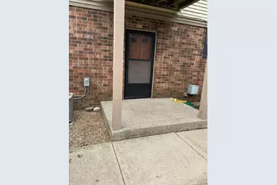 9442 W Maple Ct, West Allis, WI 53214 - Photo 2