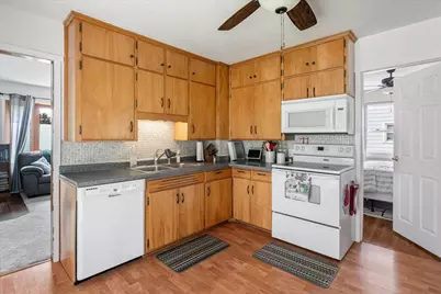 2119  Farnam St, La Crosse, WI 54601 - Photo 2