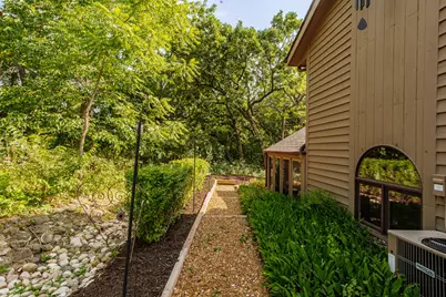 N1W31275  Hickory Hollow Ct, Delafield, WI 53018 - Photo 34