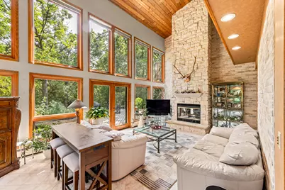 N1W31275  Hickory Hollow Ct, Delafield, WI 53018 - Photo 4