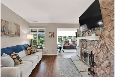 N85W15700  Ridge Rd #304, Menomonee Falls, WI 53051 - Photo 8
