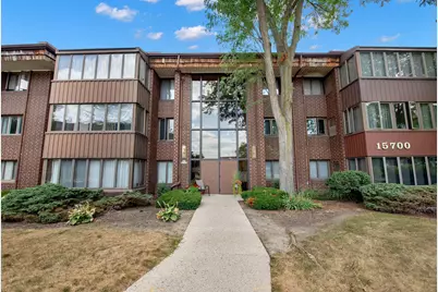 N85W15700  Ridge Rd #304, Menomonee Falls, WI 53051 - Photo 2