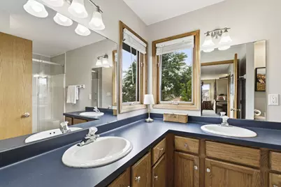 1025 E Meadow Ter, Oak Creek, WI 53154 - Photo 8