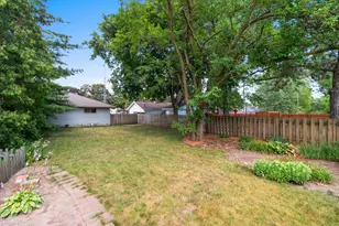 2027 Markham St, Manitowoc, WI 54220 - Photo 8