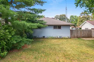 2027 Markham St, Manitowoc, WI 54220 - Photo 10