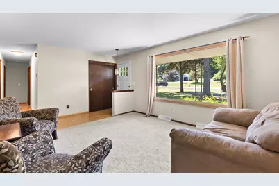W230S5930  Molla Dr, Waukesha, WI 53189 - Photo 6