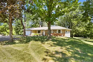 W230S5930 Molla Dr, Waukesha, WI 53189 - Photo 2