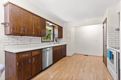W230S5930  Molla Dr, Waukesha, WI 53189 - Photo 10