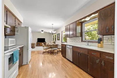 W230S5930  Molla Dr, Waukesha, WI 53189 - Photo 8