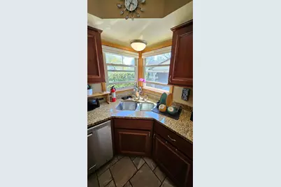 8029 W Marion St, Milwaukee, WI 53222 - Photo 12