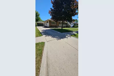 8029 W Marion St, Milwaukee, WI 53222 - Photo 2