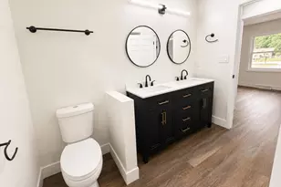 7245 S 35th St, Franklin, WI 53132 - Photo 14