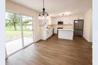 7245 S 35th St, Franklin, WI 53132 - Photo 6