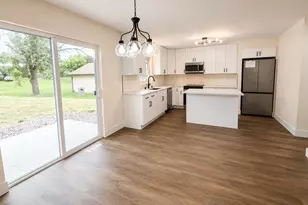7245 S 35th St, Franklin, WI 53132 - Photo 6