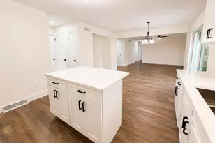 7245 S 35th St, Franklin, WI 53132 - Photo 10