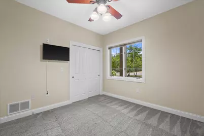 17490  Crest Hill Dr #10, Brookfield, WI 53045 - Photo 20