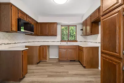 225 W Oak St, Grafton, WI 53024 - Photo 8