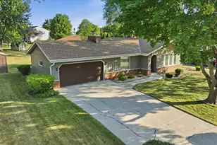 W160S7251 Daisy Dr, Muskego, WI 53150 - Photo 2