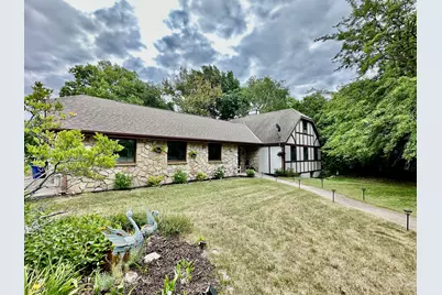 1894  Annette Ct, West Bend, WI 53090 - Photo 2