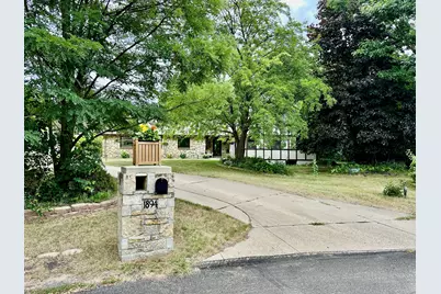 1894  Annette Ct, West Bend, WI 53090 - Photo 4
